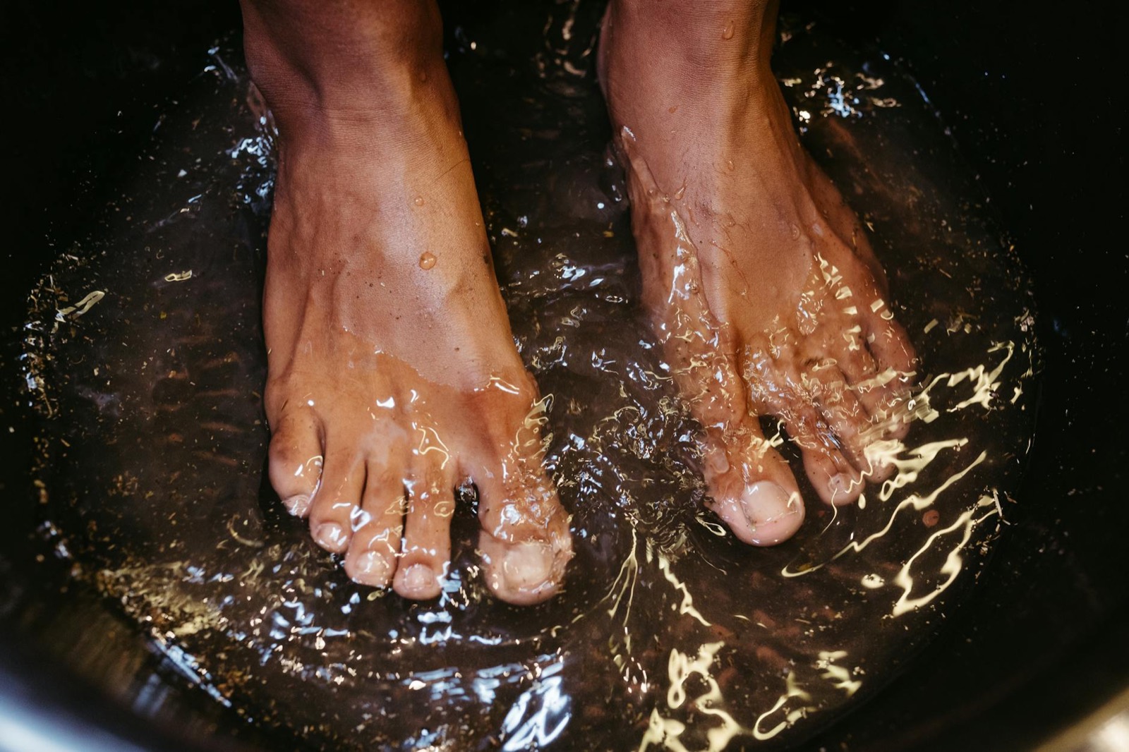 Feet soaking in water for an ionic foot bath detox